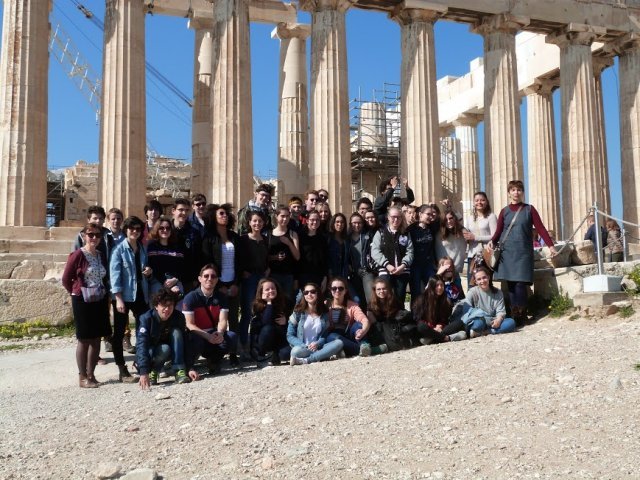 Au pied du Parthénon